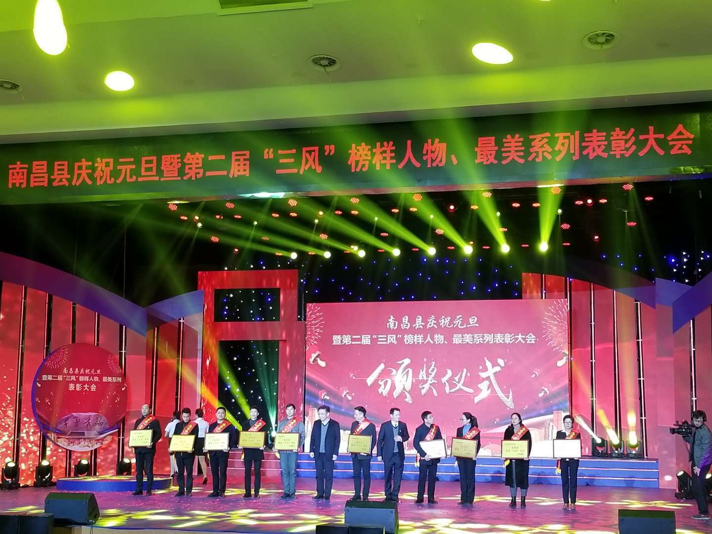 &#19975;&#35937;&#22478;&#23448;&#32593;&#28216;&#25103;&#20013;&#24515;&#65288;&#20013;&#22269;&#65289;&#23448;&#26041;&#32593;&#31449;